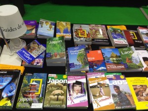 Guides de voyage, carte et autres traités sur les cultures étrangères, que du bonheur