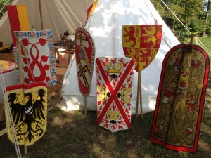 Les divers boucliers proposés comme exemple lors de l'atelier d'héraldique