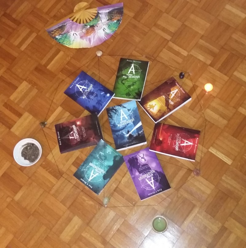 Les volumes de la série mis en scène